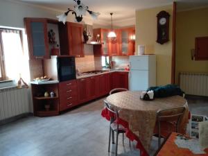 a kitchen with red cabinets and a table in it at Villa lalli in Salcito