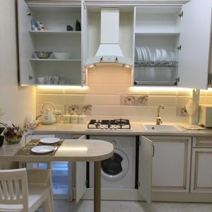 Virtuvė arba virtuvėlė apgyvendinimo įstaigoje DELUXE APARTMENT VESELA 5