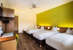 Postel nebo postele na pokoji v ubytování Basic Hotel Innsbruck