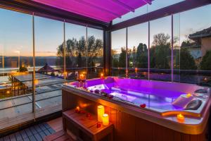 Зображення з фотогалереї помешкання Guest House Panorama Aqualux with Free Parking у місті Новий Сад