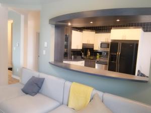 Kuchyň nebo kuchyňský kout v ubytování Ottawa Stay Downtown Suites