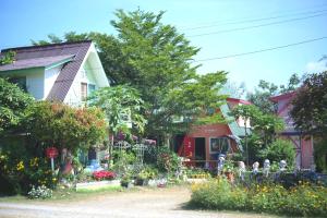 Photo de la galerie de l'établissement A Houses Homestay, à Nakhon Ratchasima