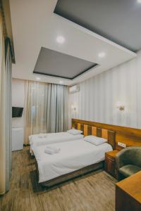 A bed or beds in a room at Hotel Lider Complex