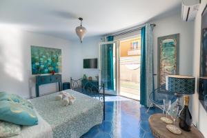 A bed or beds in a room at QuattroCuori Boutique Hotel & Spa
