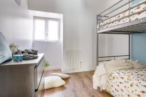 a bedroom with a bunk bed and a desk at Freedomus Marne-La-Vallée "Côté Loft" in Esbly