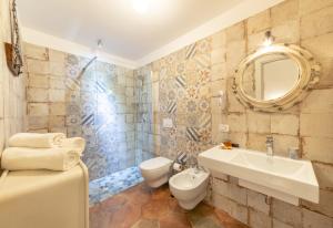A bathroom at QuattroCuori Boutique Hotel & Spa