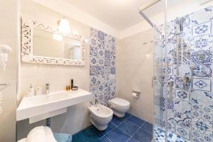 A bathroom at QuattroCuori Boutique Hotel & Spa