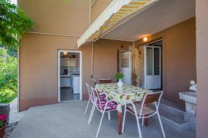 Kuchyň nebo kuchyňský kout v ubytování Apartment Surdić