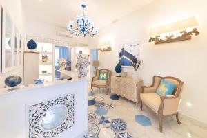 A seating area at QuattroCuori Boutique Hotel & Spa