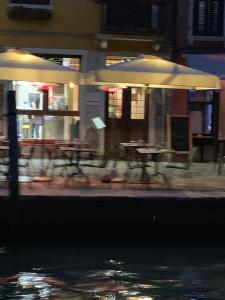 A restaurant or other place to eat at Royal Guest House Venice