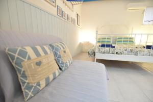 a bedroom with two twin beds in a room at La Piazzetta in Syracuse