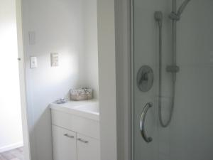 Bilik mandi di Harbour Inn +28 gambar