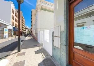 a building with a door on the side of a street at Rooms & Suites Loft 2G Deluxe Edition Arrecife in Arrecife