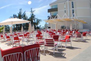 Ein Restaurant oder anderes Speiselokal in der Unterkunft Gara Suites Golf & Spa 