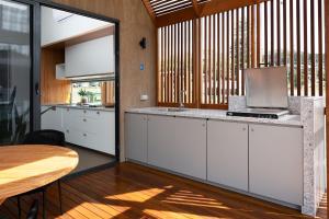 A kitchen or kitchenette at Reflections Holiday Parks Shaws Bay