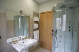 Kúpeľňa v ubytovaní Hotel Piazza Marconi + 21 fotografií
