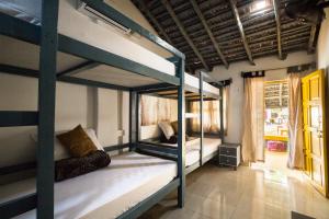 Двухъярусная кровать или двухъярусные кровати в номере Craft Hostels