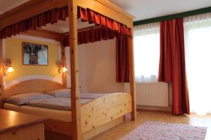 Ένα ή περισσότερα κρεβάτια σε δωμάτιο στο Hotel Sonne