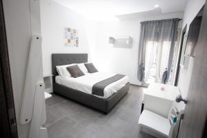 A bed or beds in a room at Amazing Napoli