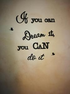 a sign with the words if you can dream it you can do it at Ridderspoor Guesthouse in Middelburg