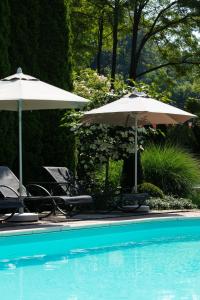 The swimming pool at or close to Landhaus Hindenburg