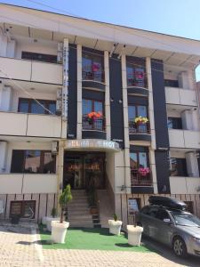 a car parked in front of a building at Selimiye Hotel in Edirne