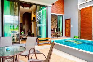 The swimming pool at or close to KG Private Pool Villas Soi 9