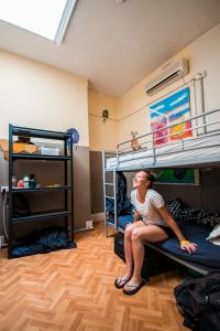
Двухъярусная кровать или двухъярусные кровати в номере The Hive Hostel

