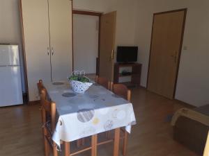 TV a/nebo společenská místnost v ubytování Apartments Pjer