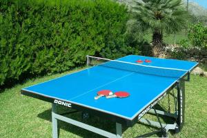 Stolný tenis v ubytovaní Owl Booking Villa Bennasar - Rustic Stay alebo v jeho okolí
