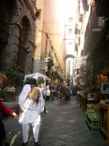 ナポリにあるHotel PIGNATELLI Napoliの白衣の男
