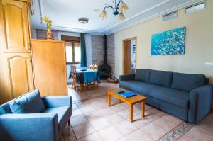 A seating area at Apartamentos Rurales El Prado