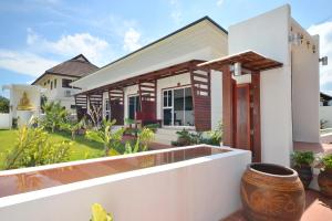 a villa with a view of the backyard at Mrchu Meditation House in Khao Lak