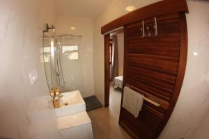 Vannituba majutusasutuses Hotel Casa Evora - luxury and beach front