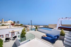 a balcony with a swimming pool on top of a building at Mirinda Villa in Fira