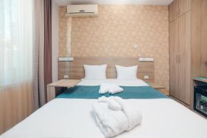 Een bed of bedden in een kamer bij Garni Hotel Mint