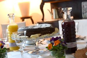 a table with a chocolate cake and a bottle of syrup at Villa Campo dei Fiori in Casciago