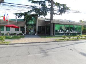 a mart andino store on the side of a street at Hotel Mar Andino in Rancagua