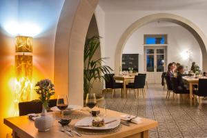a restaurant with tables and people sitting at tables at Caiammari Boutique Hotel & Spa in Siracusa