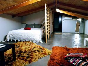Postel nebo postele na pokoji v ubytování Prytaneio Design Hotel