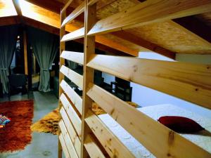 Palanda nebo palandy na pokoji v ubytování Prytaneio Design Hotel