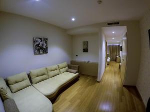 Posezení v ubytování Sky 2 Hotel Tirana