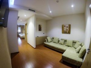 Posezení v ubytování Sky 2 Hotel Tirana