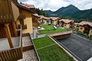 an aerial view of a tennis court in a resort at Residence La Pineta in Serina