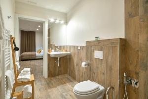 Koupelna v ubytování Ricaroka Hotel + 37 fotografií