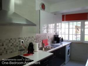 A kitchen or kitchenette at Akicity Sintra Moss