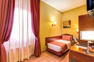 Letto o letti in una camera di Augusta Lucilla Palace