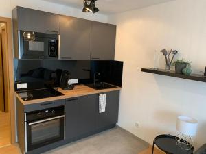 a kitchen with a sink and a stove at Ferienwohnung Mila am Bodensee nähe Messe in Friedrichshafen