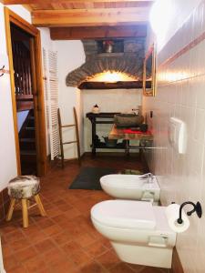a bathroom with a toilet and a sink in a room at La Chambre des Rêves in Aosta
