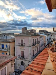 - une vue depuis le toit d'un bâtiment dans l'établissement Sguardo Sul Barocco, à Raguse